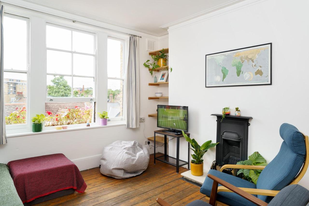50 Meters To The Metro Apartment London Luaran gambar