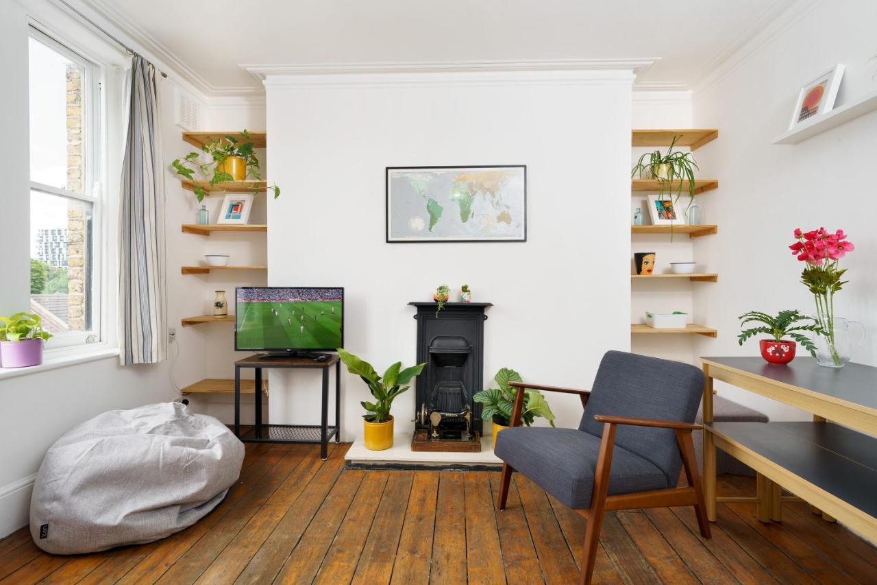 50 Meters To The Metro Apartment London Luaran gambar
