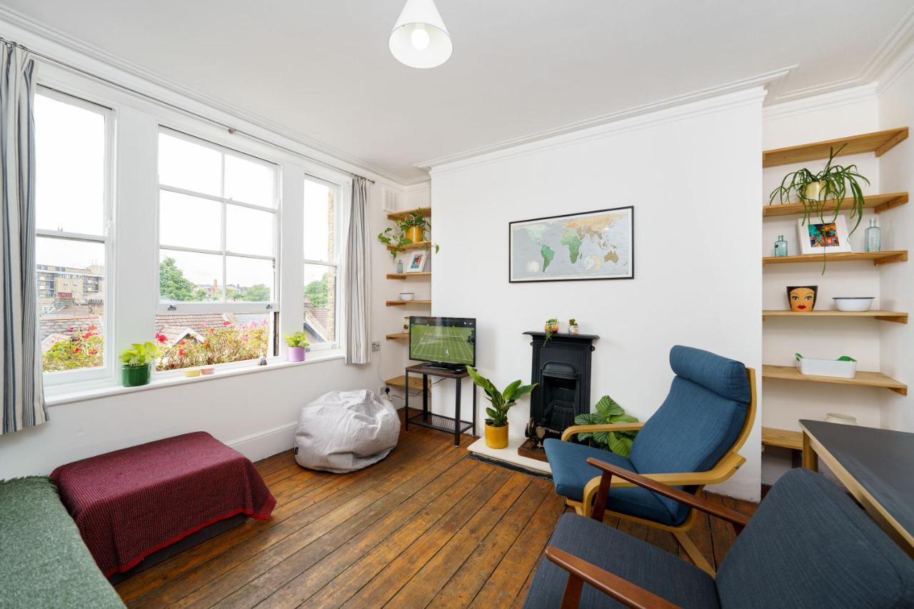 50 Meters To The Metro Apartment London Luaran gambar