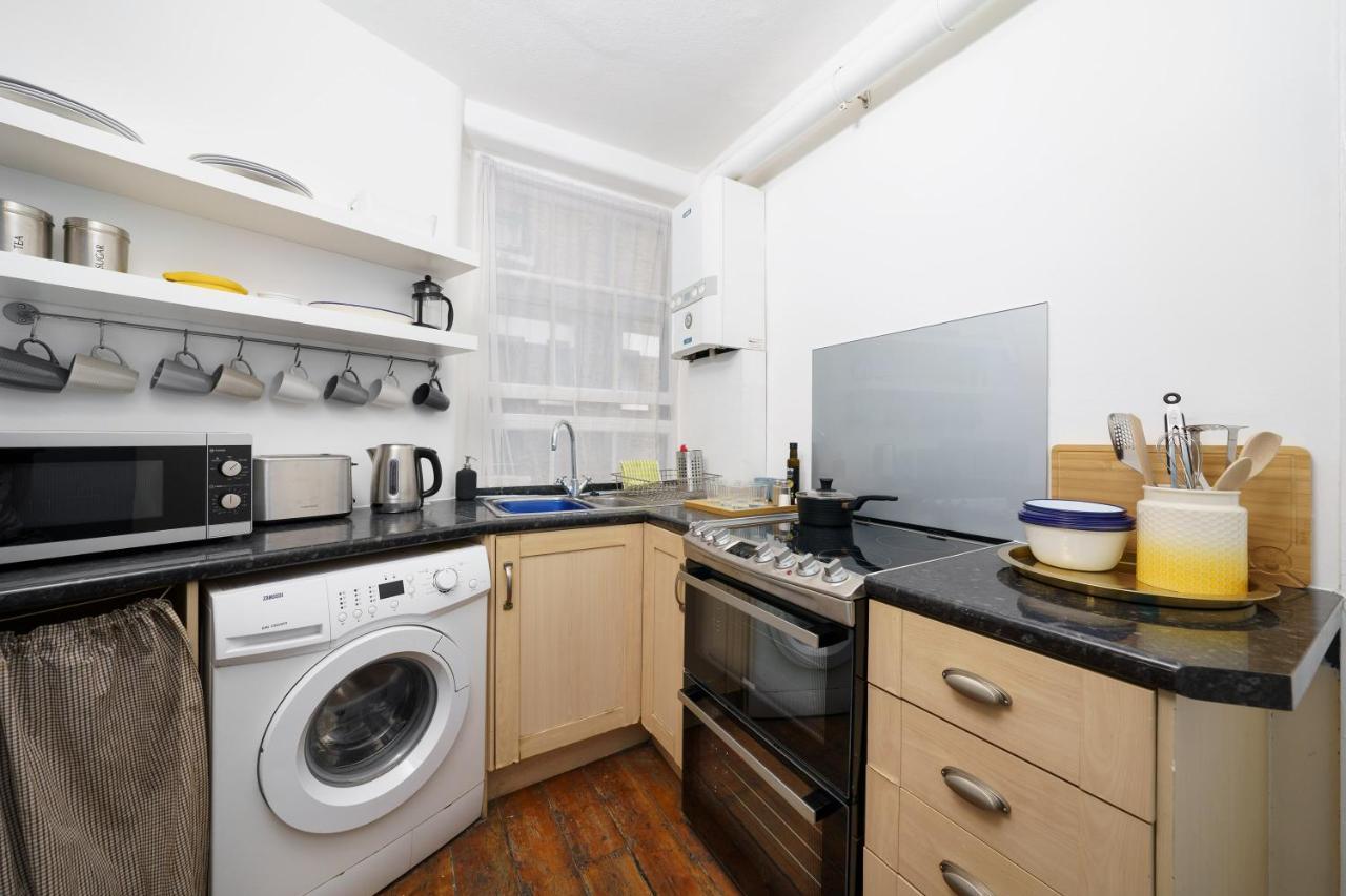 50 Meters To The Metro Apartment London Luaran gambar